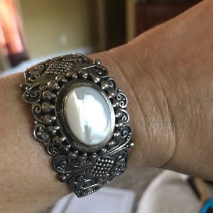 Vintage Suarti Bali Cuff Mother of Pearl Stone Southwestern Wedding